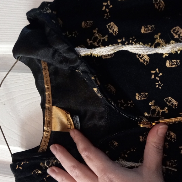 Black and gold skull zipup hoodie - Picture 2 of 3